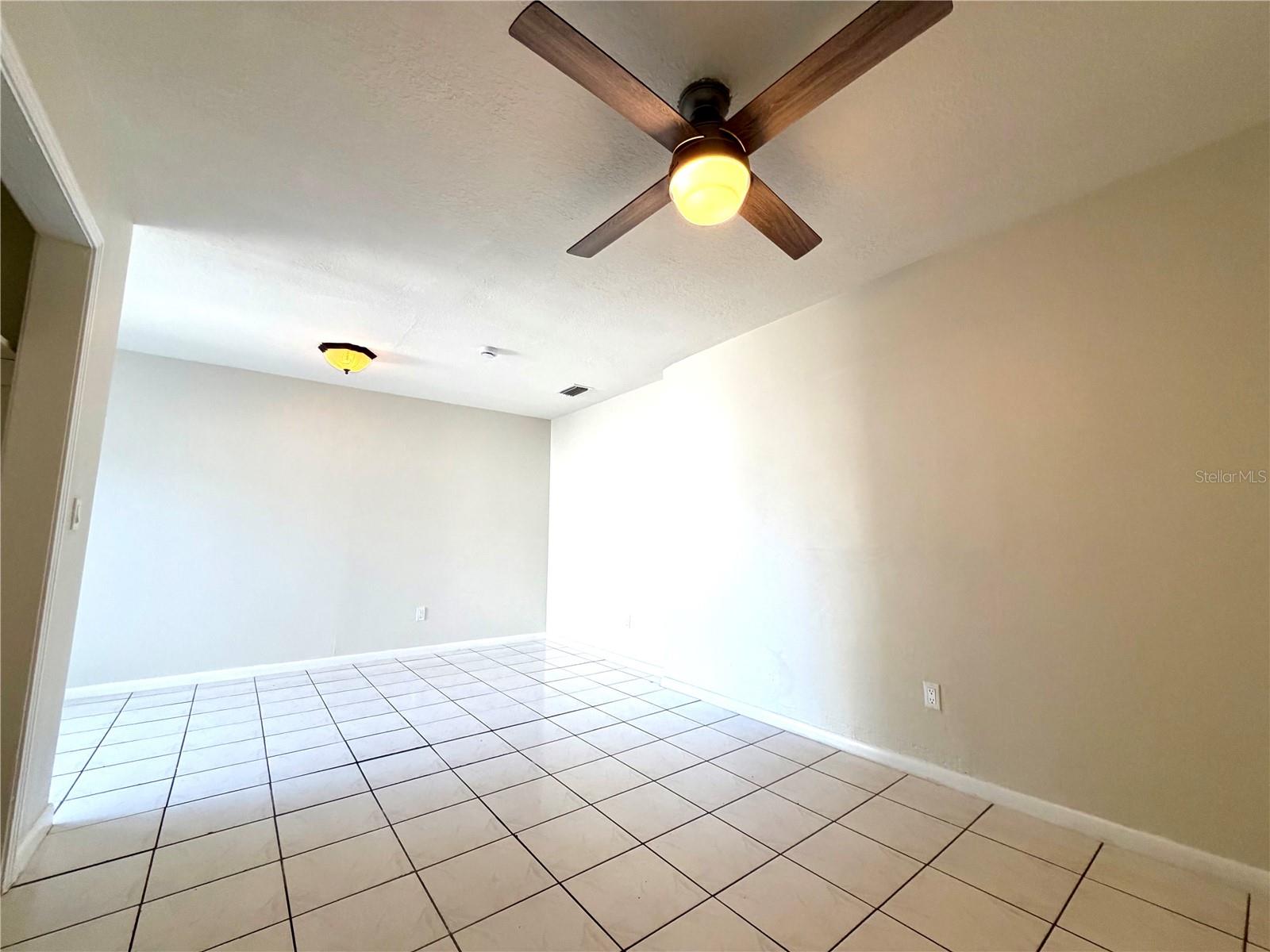 2119 W HENRY AVE — photo 17