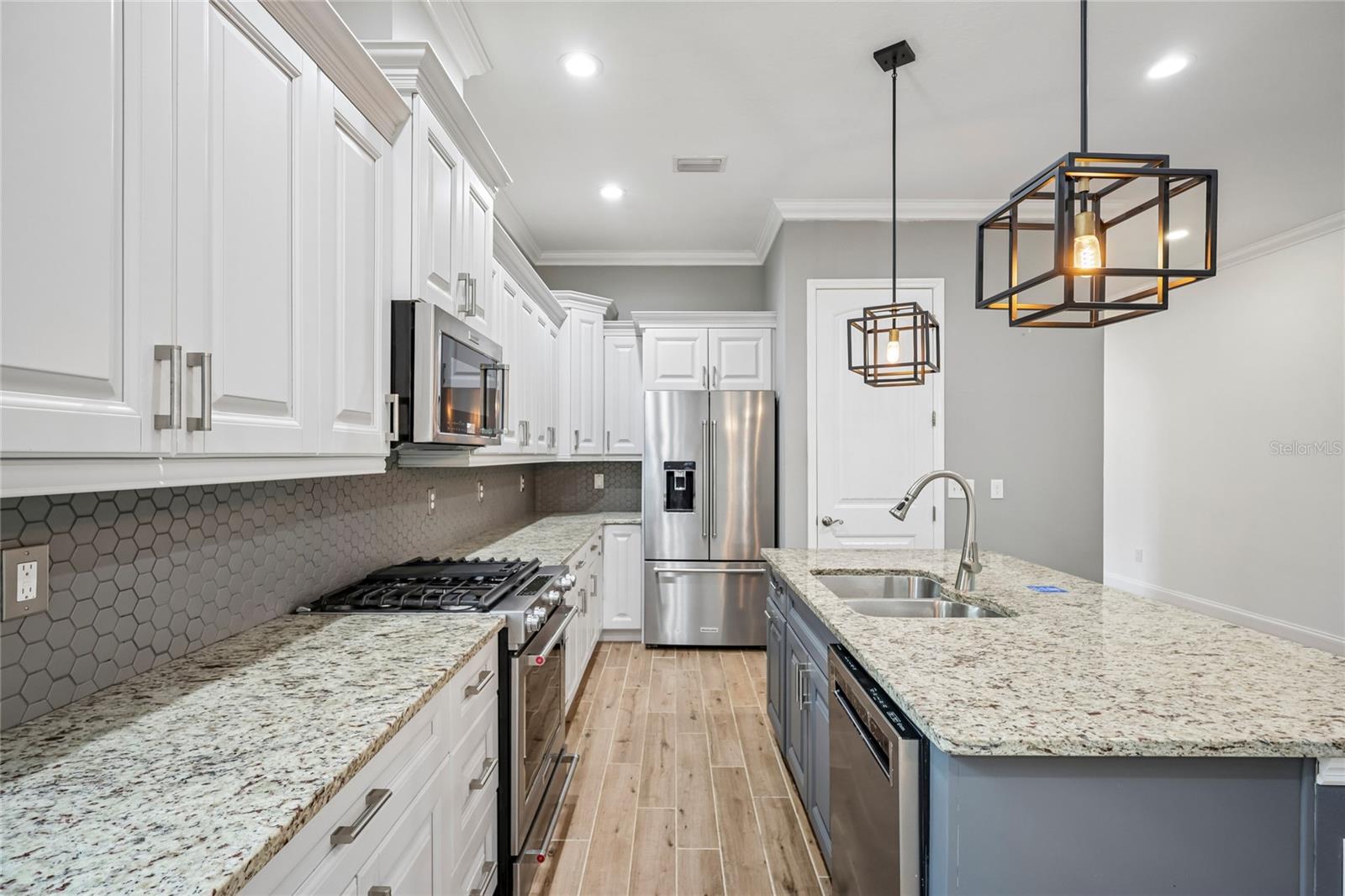 3206 W PRICE AVE — photo 2