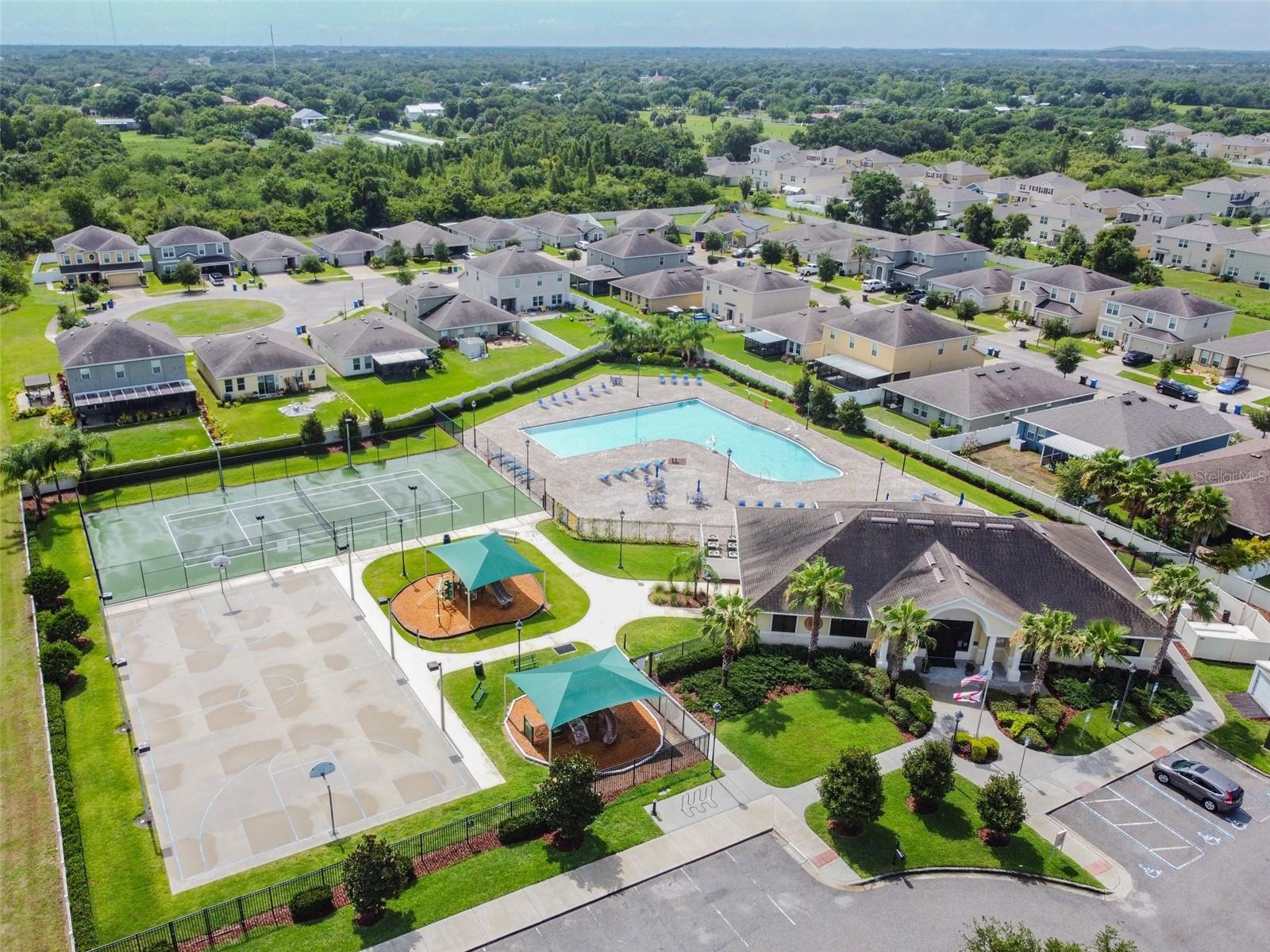 7956 CARRIAGE POINTE DR — photo 40