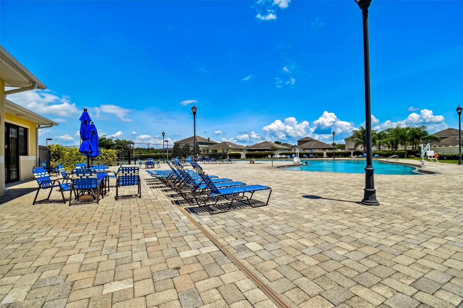 7956 CARRIAGE POINTE DR — photo 26