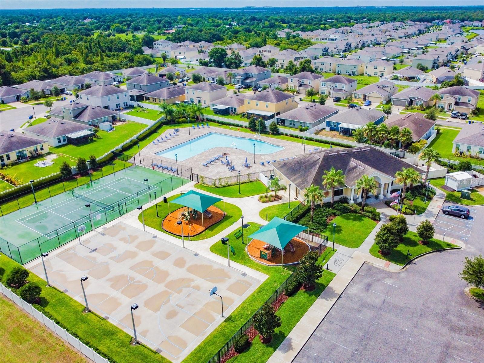 7956 CARRIAGE POINTE DR — photo 35