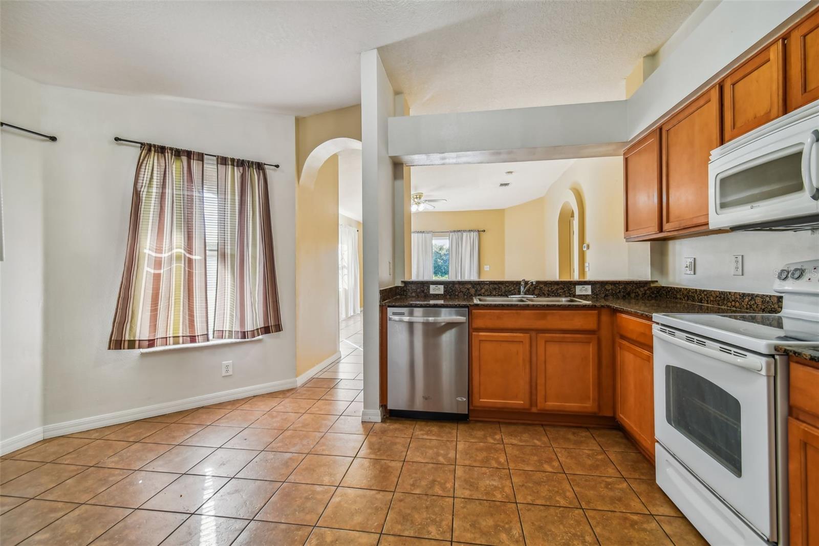 7956 CARRIAGE POINTE DR — photo 14