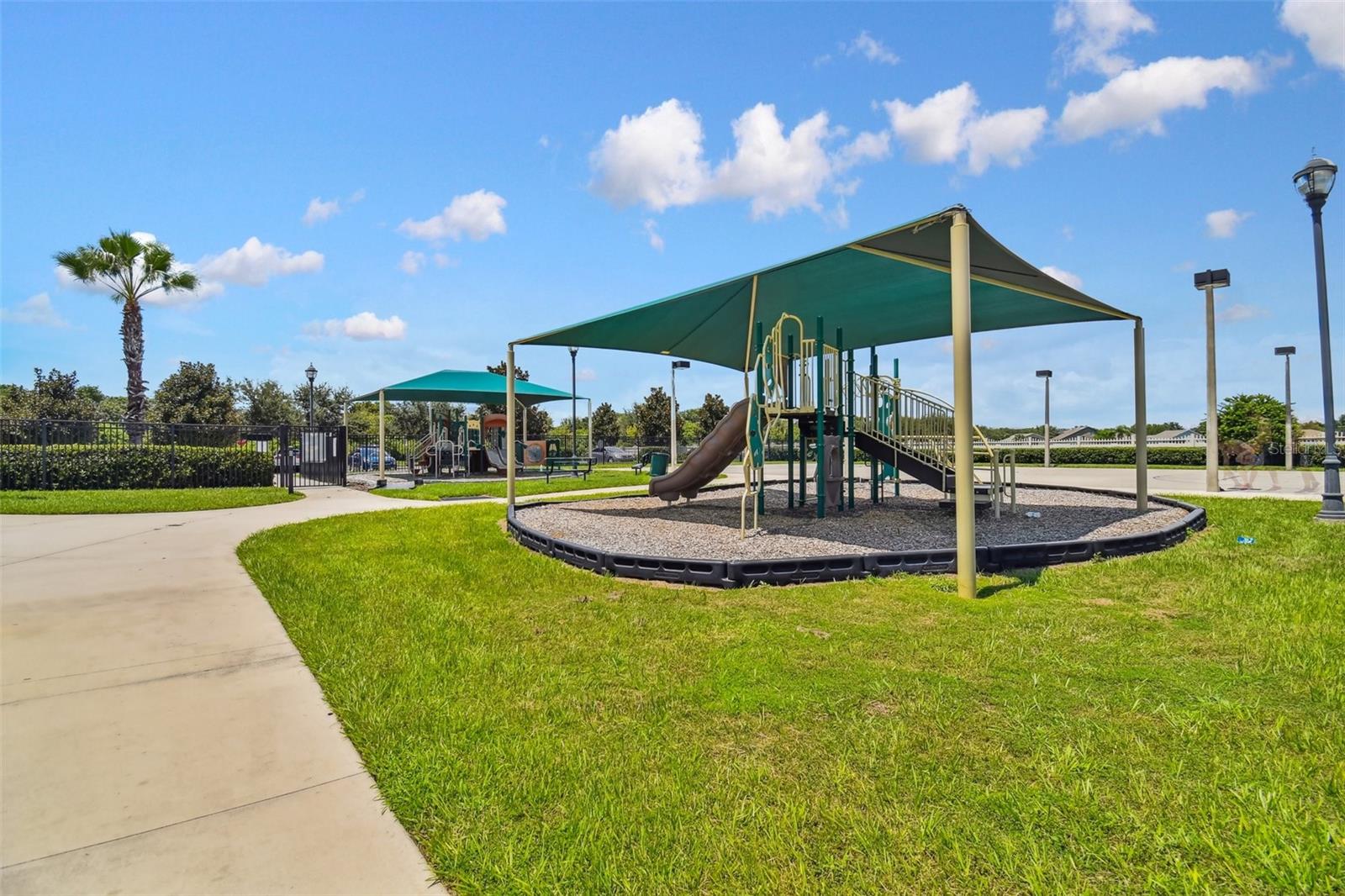 7956 CARRIAGE POINTE DR — photo 27