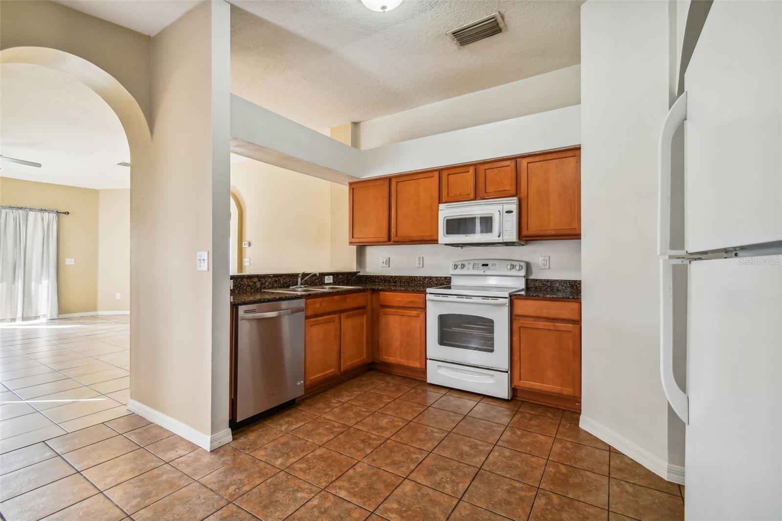 7956 CARRIAGE POINTE DR — photo 12