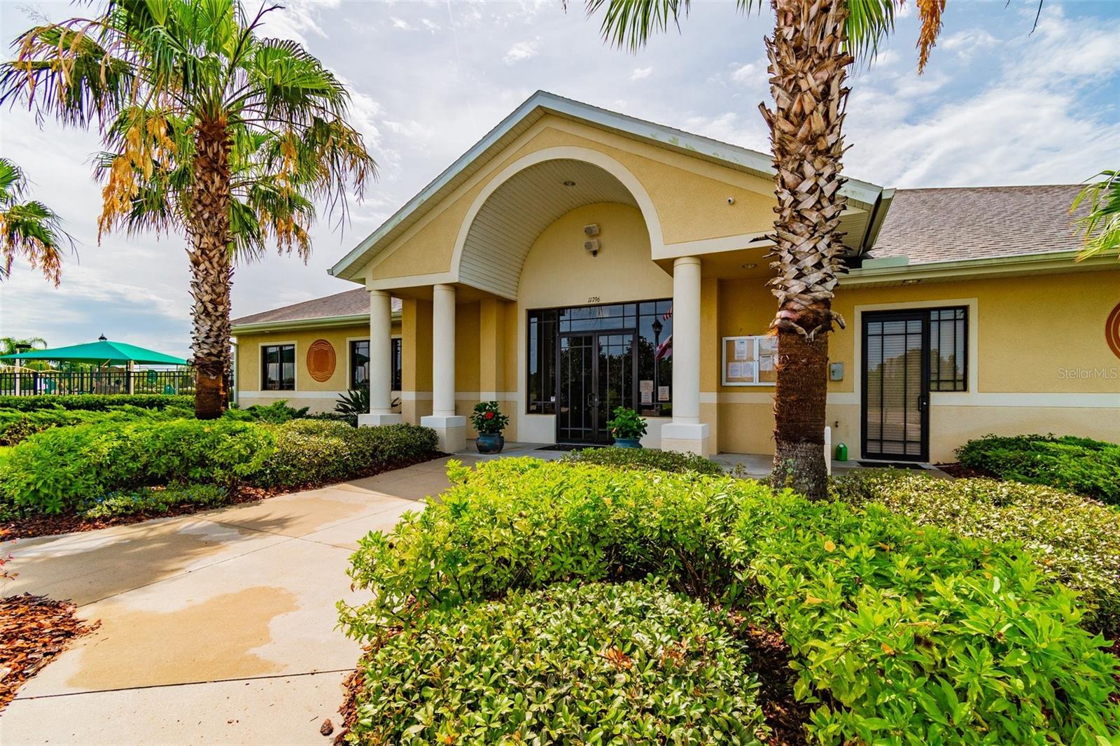 7956 CARRIAGE POINTE DR — photo 41
