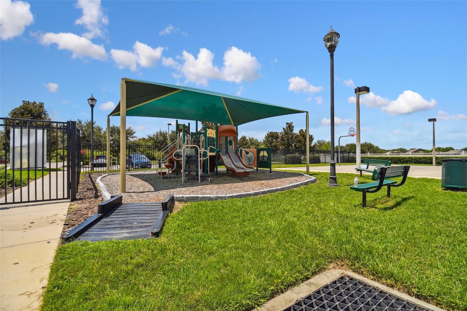7956 CARRIAGE POINTE DR — photo 28