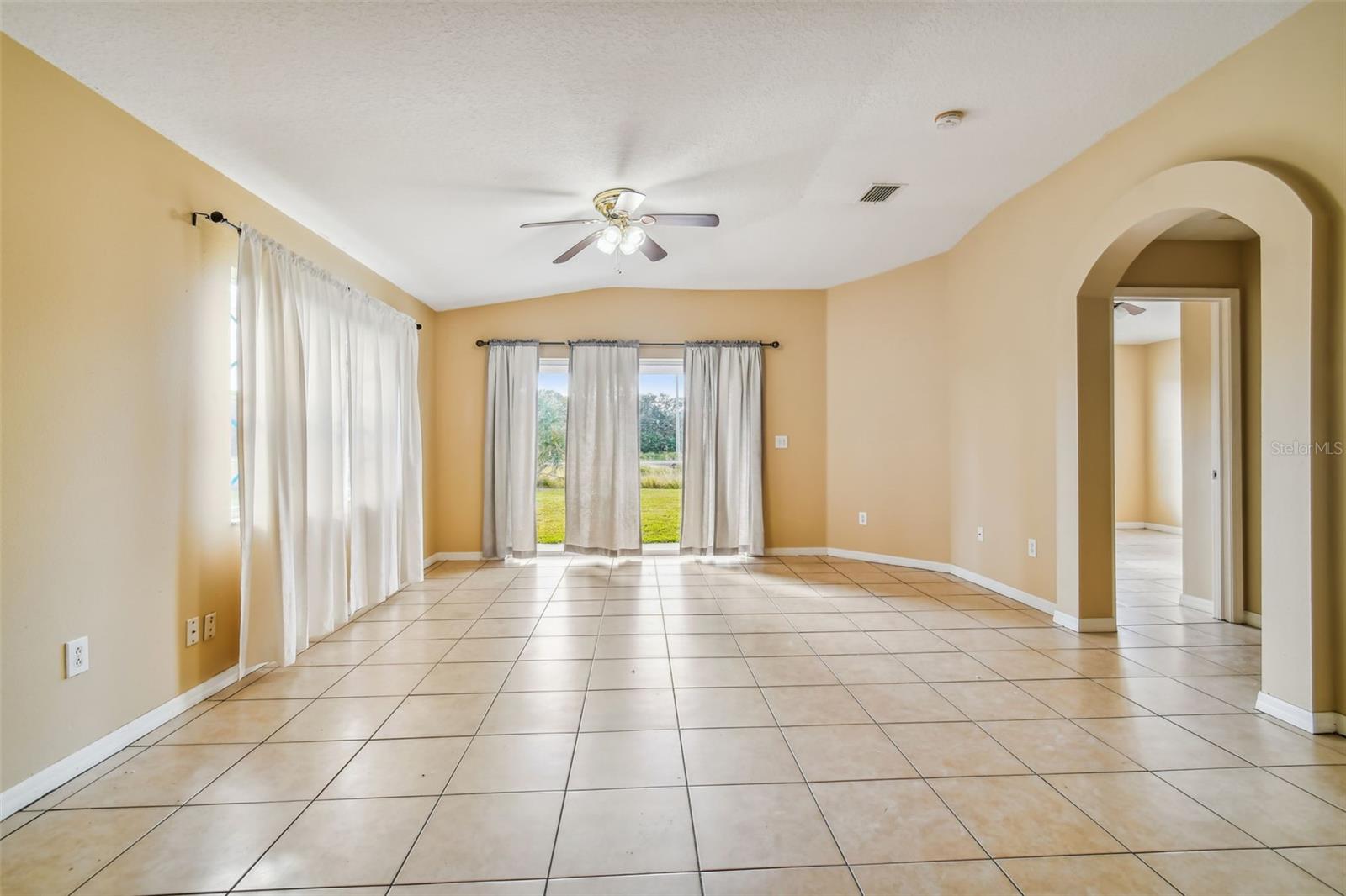 7956 CARRIAGE POINTE DR — photo 4