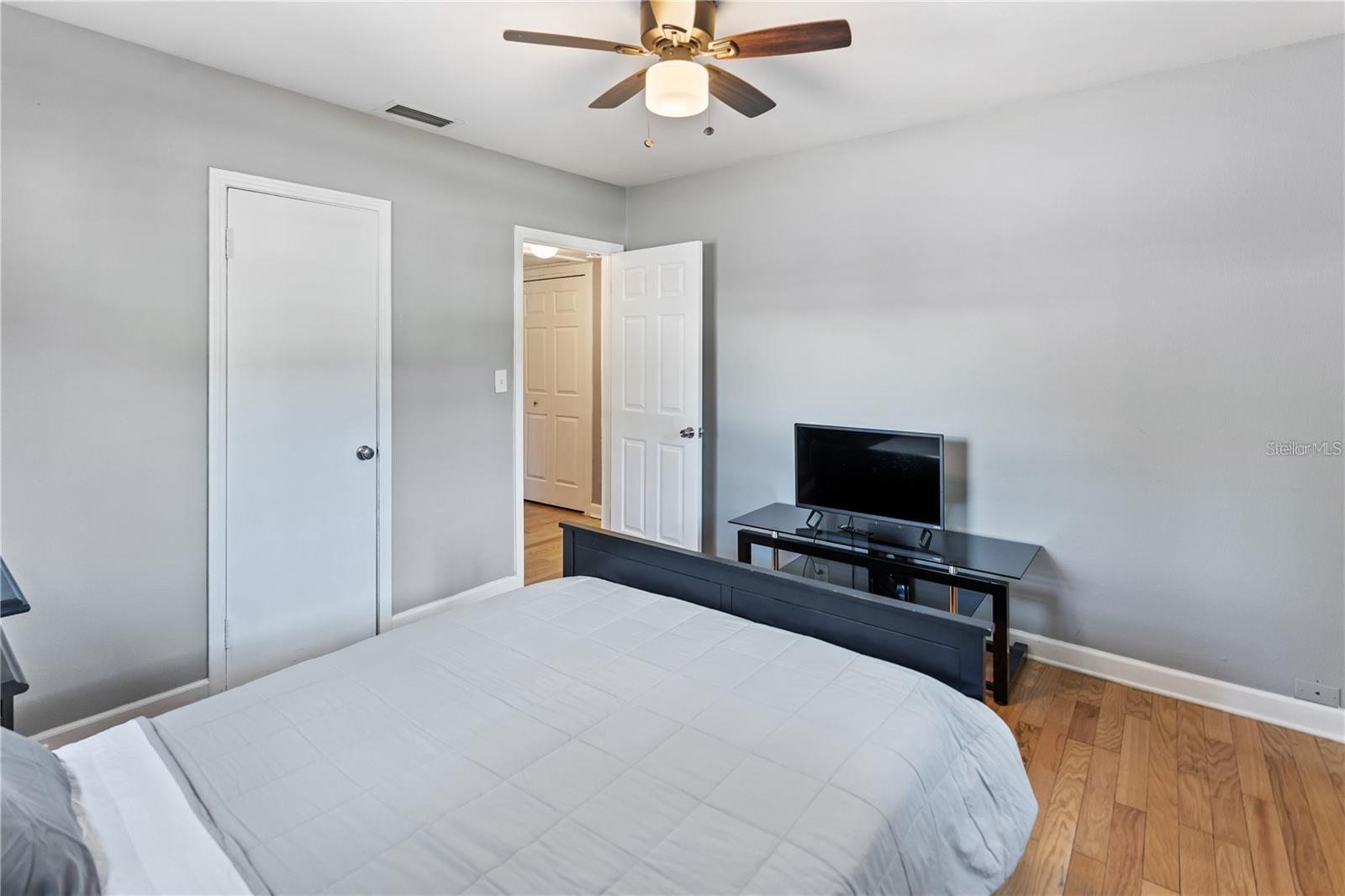 3005 W HELEN AVE — photo 22