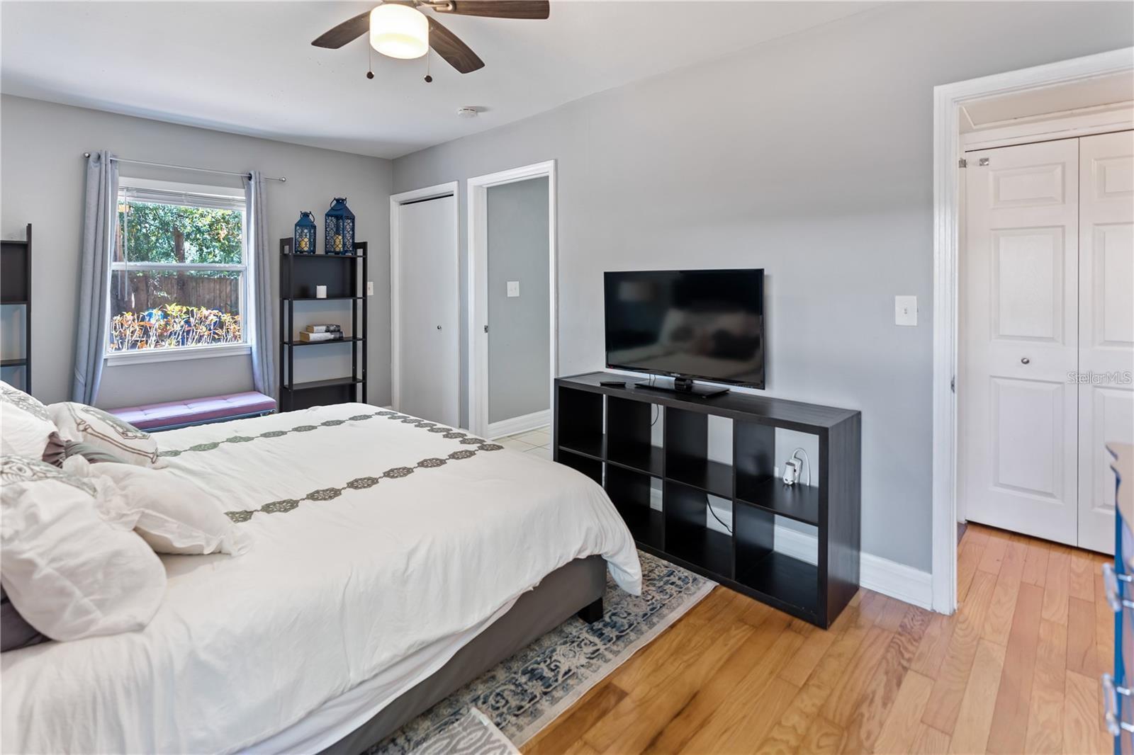 3005 W HELEN AVE — photo 27