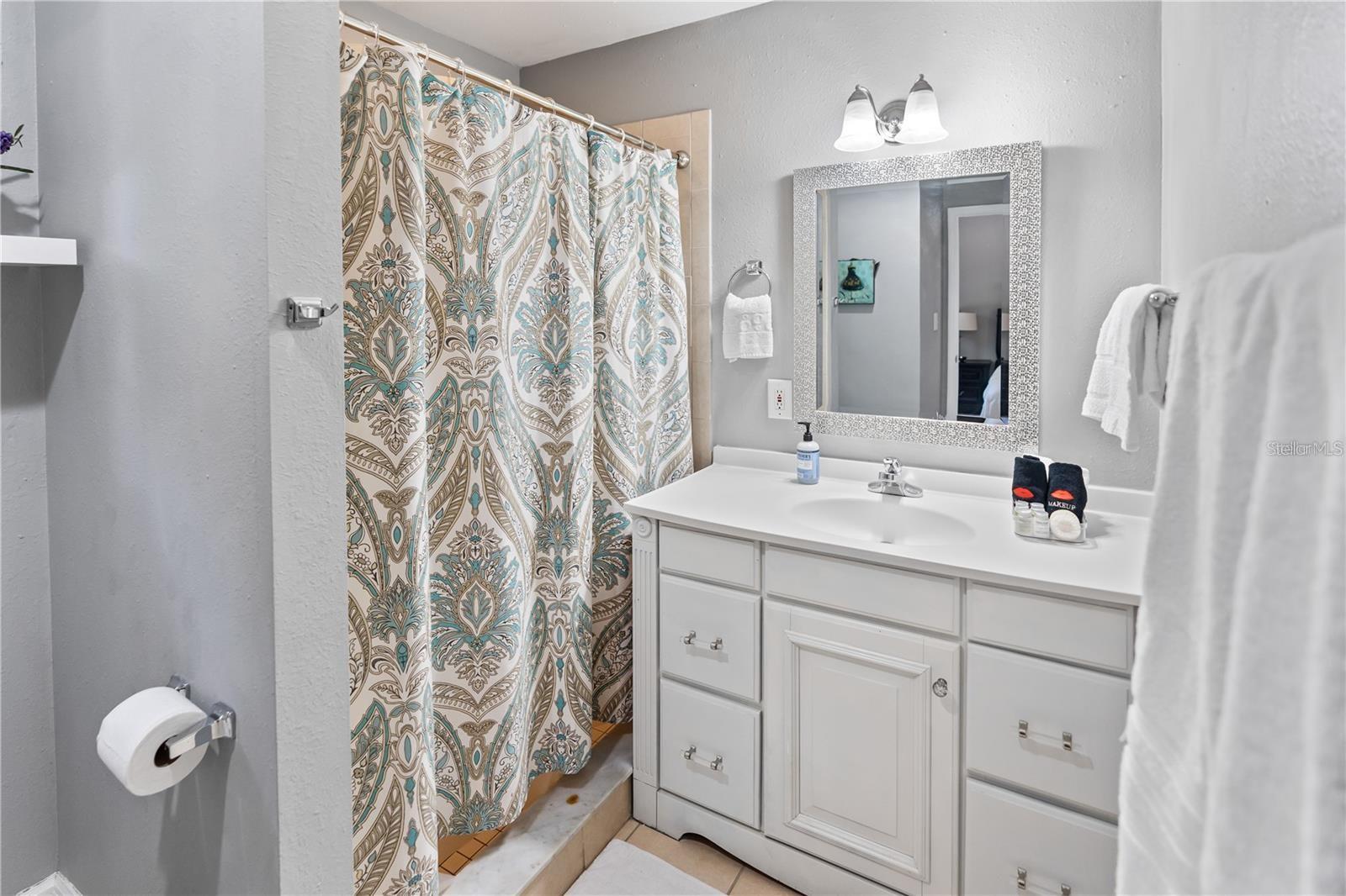 3005 W HELEN AVE — photo 23