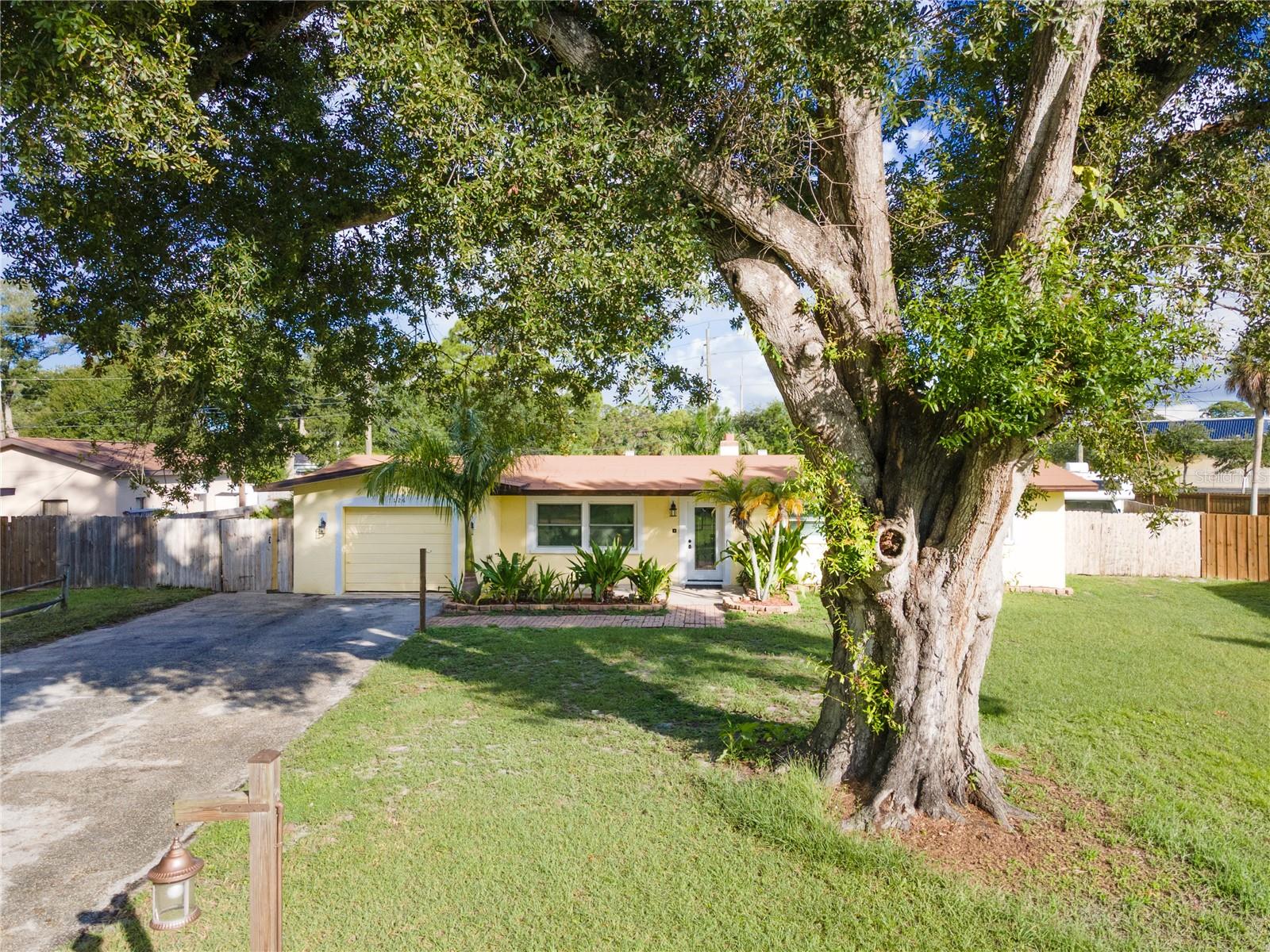 1126 CARMELLA CIR — photo 2
