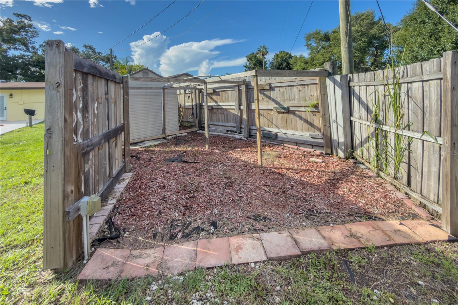 1126 CARMELLA CIR — photo 31