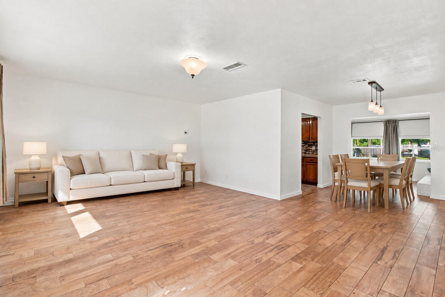 1126 CARMELLA CIR — photo 5
