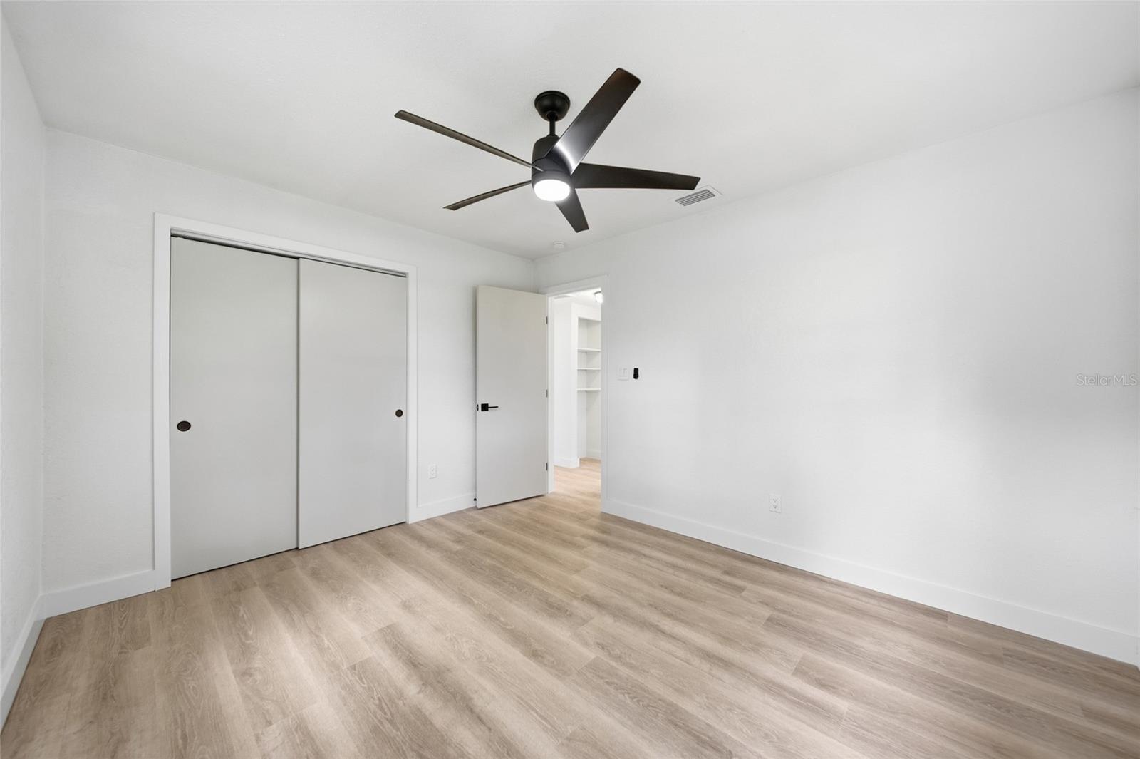 815 POINSETTIA AVE — photo 10