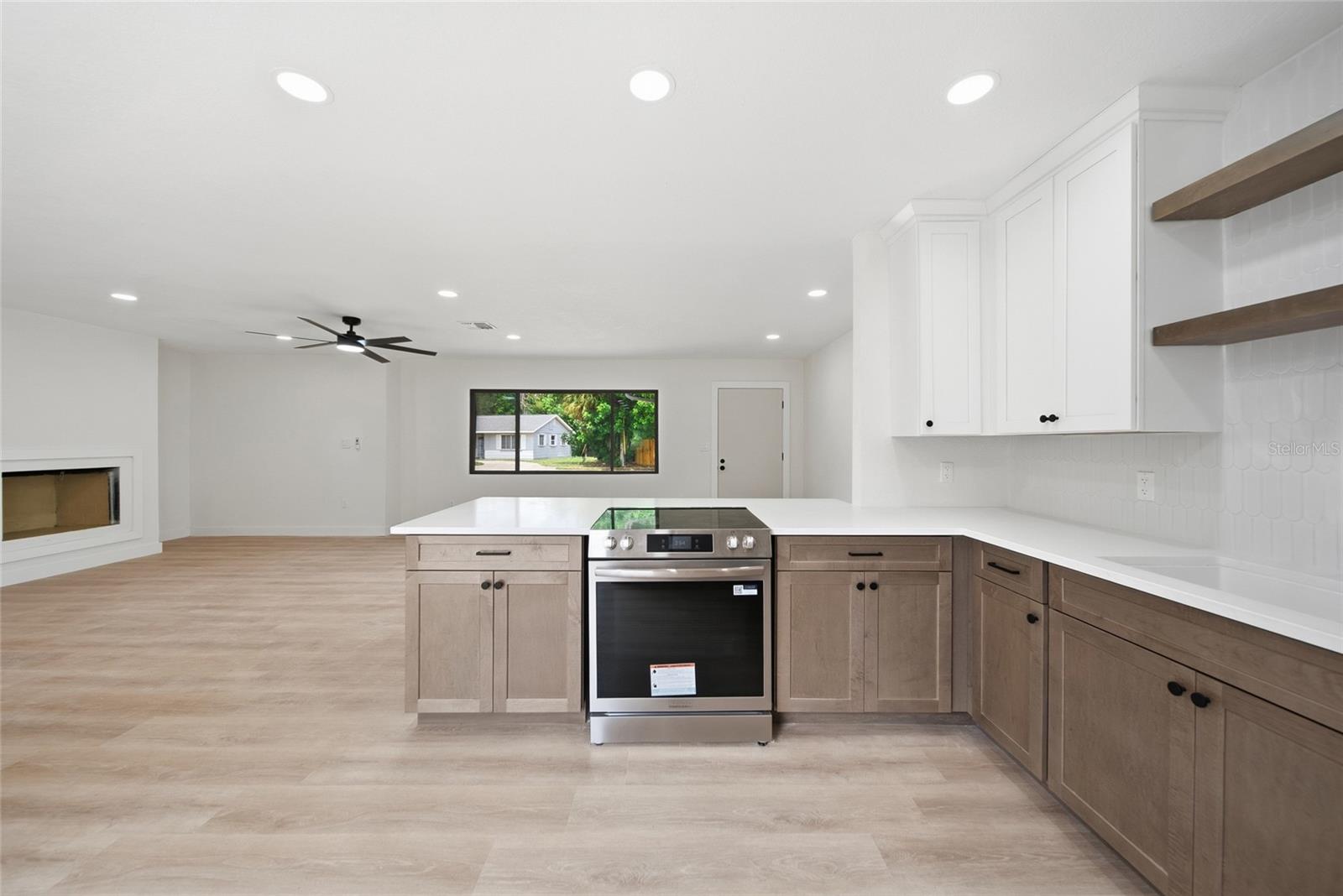 815 POINSETTIA AVE — photo 3