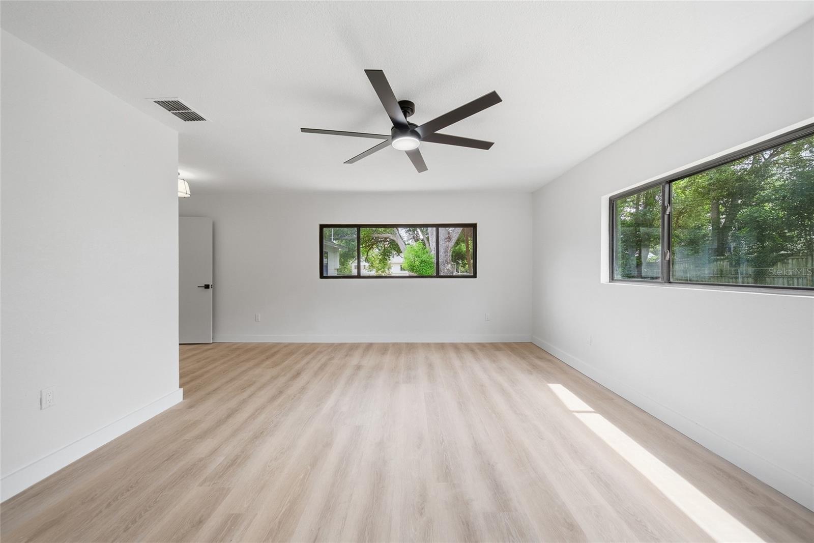 815 POINSETTIA AVE — photo 17