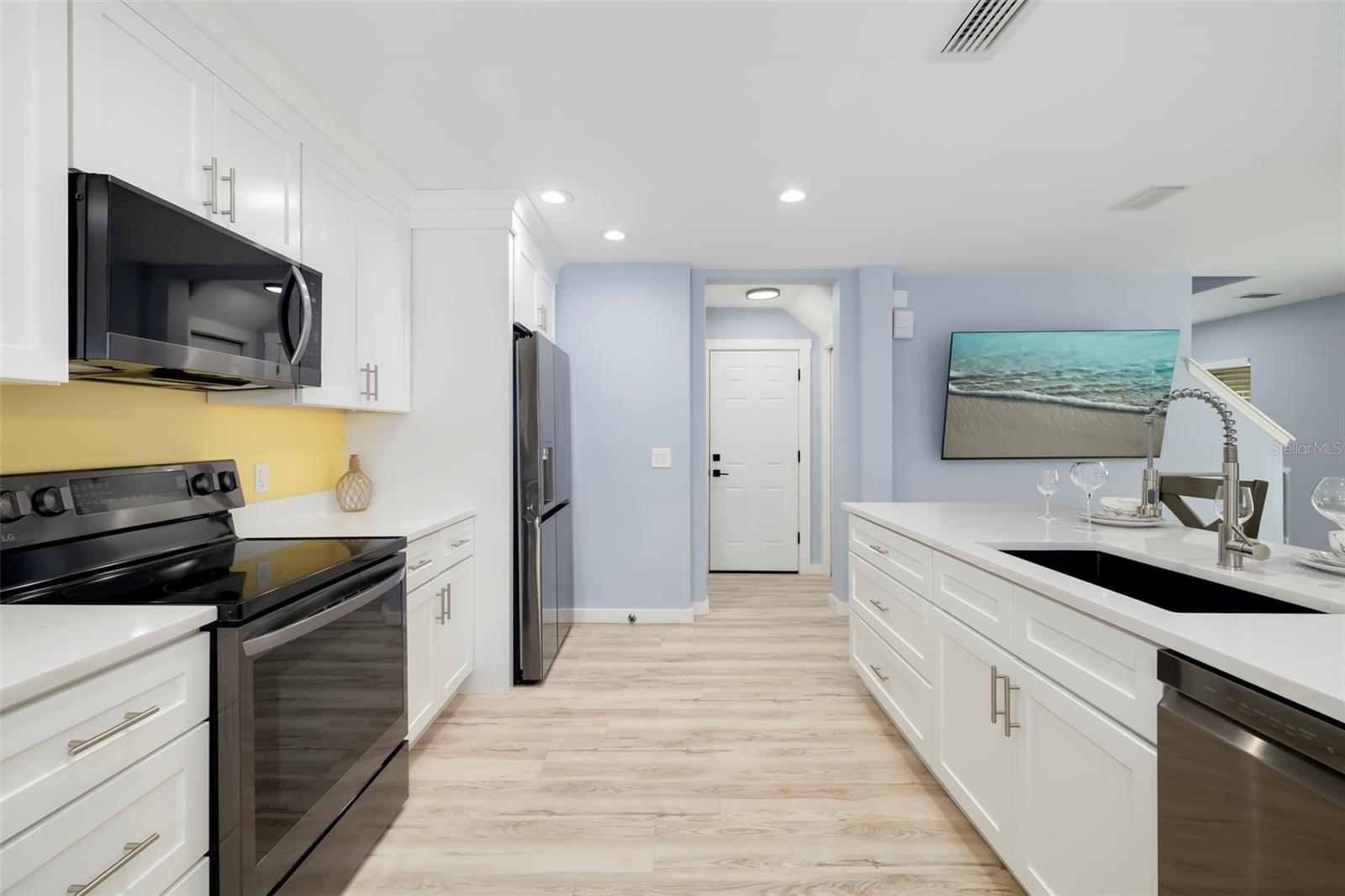 206 BEACON HARBOUR LOOP — photo 14