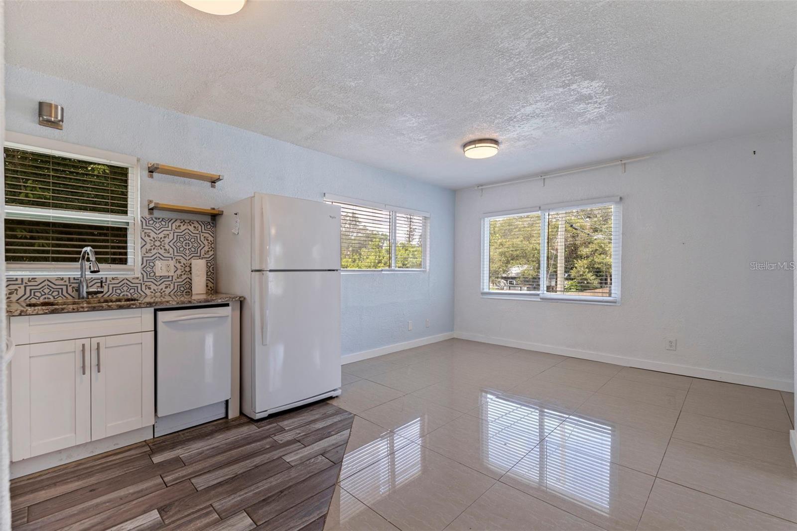 4801 S 14TH AVE — photo 10