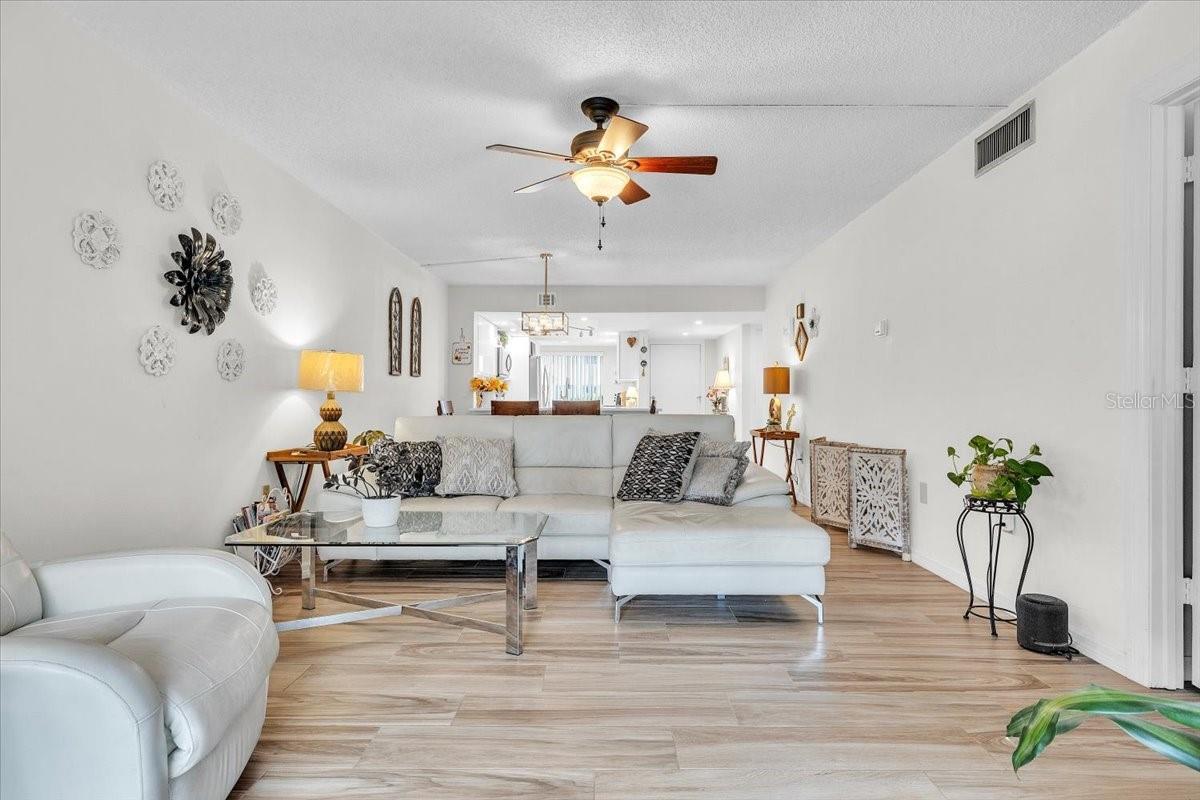 5209 WEDGEWOOD LN #17 — photo 6