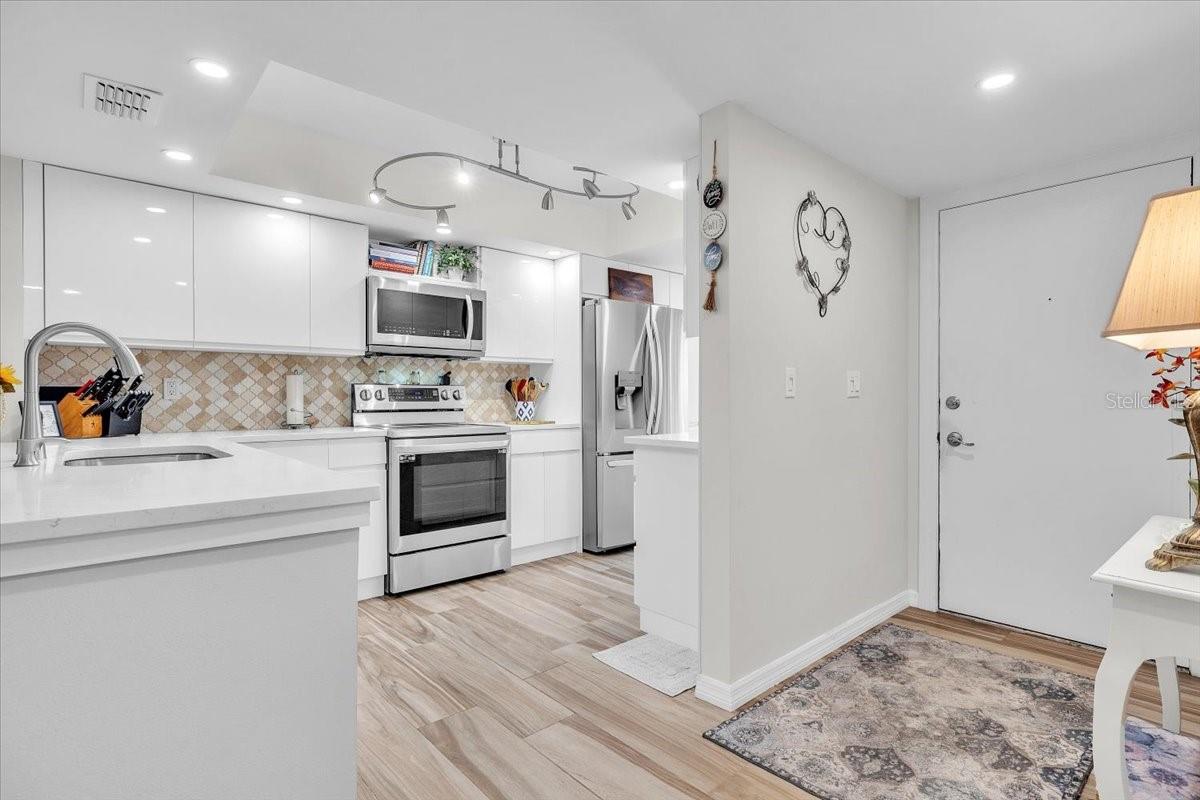 5209 WEDGEWOOD LN #17 — photo 9