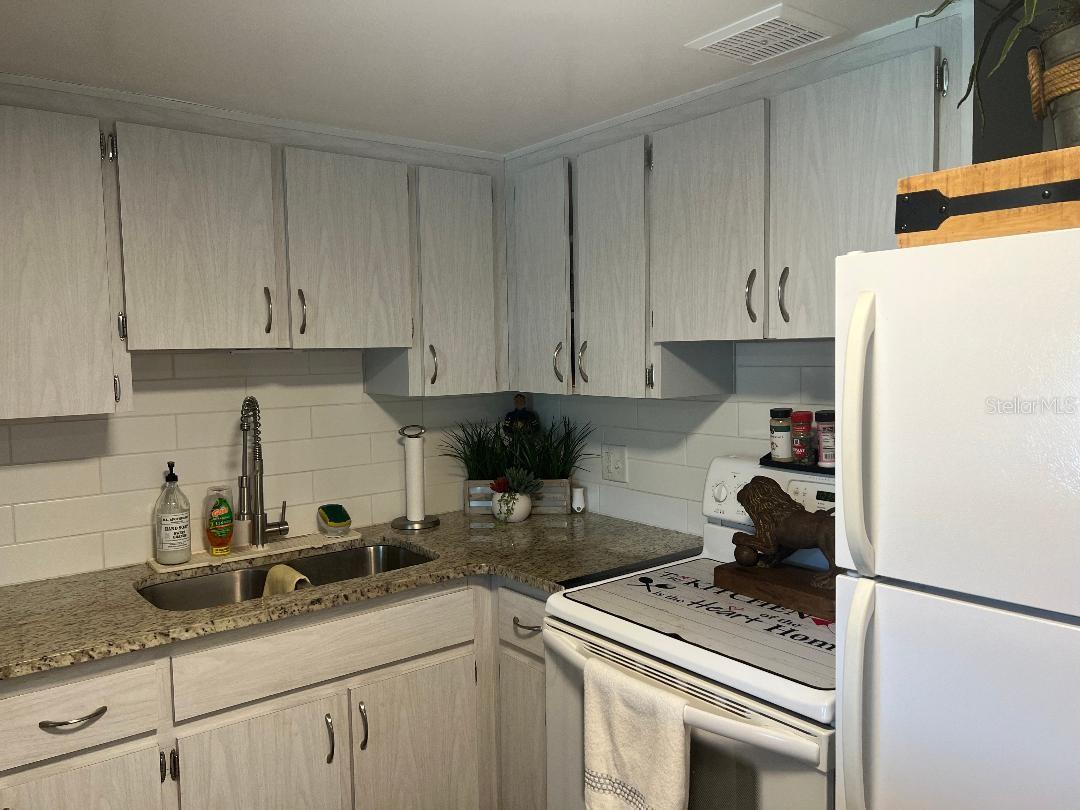 2000 WORLD PARKWAY BLVD #20 — photo 11
