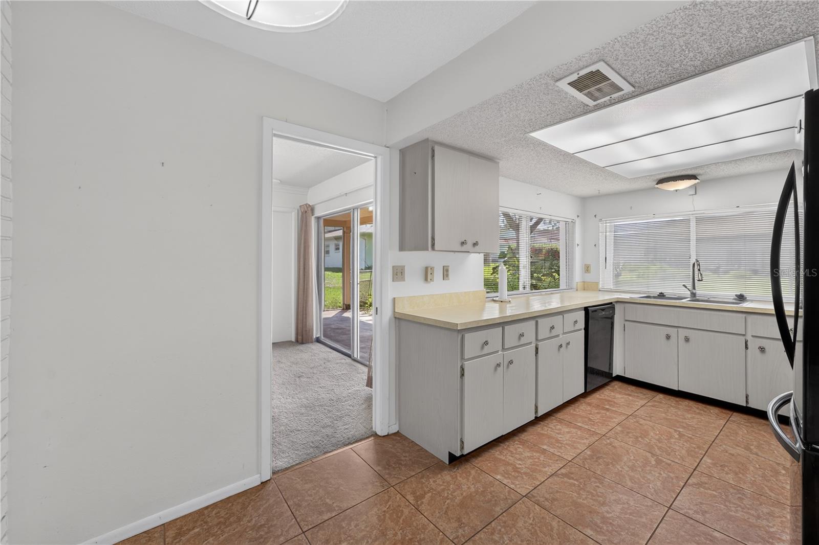8810 SHOEMAKER LN — photo 11