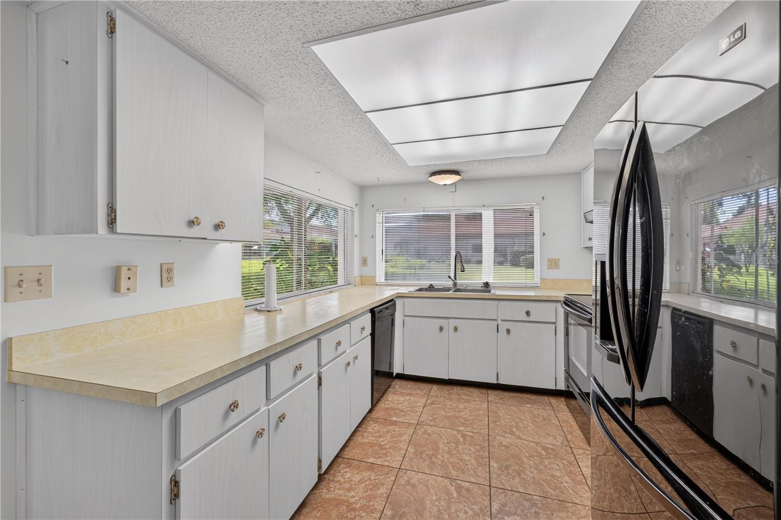 8810 SHOEMAKER LN — photo 10