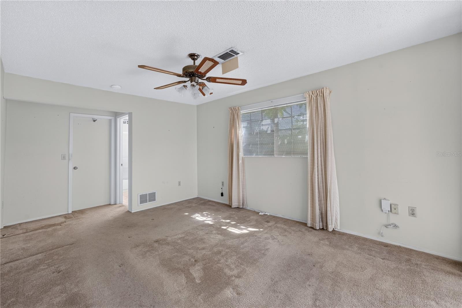 8810 SHOEMAKER LN — photo 3