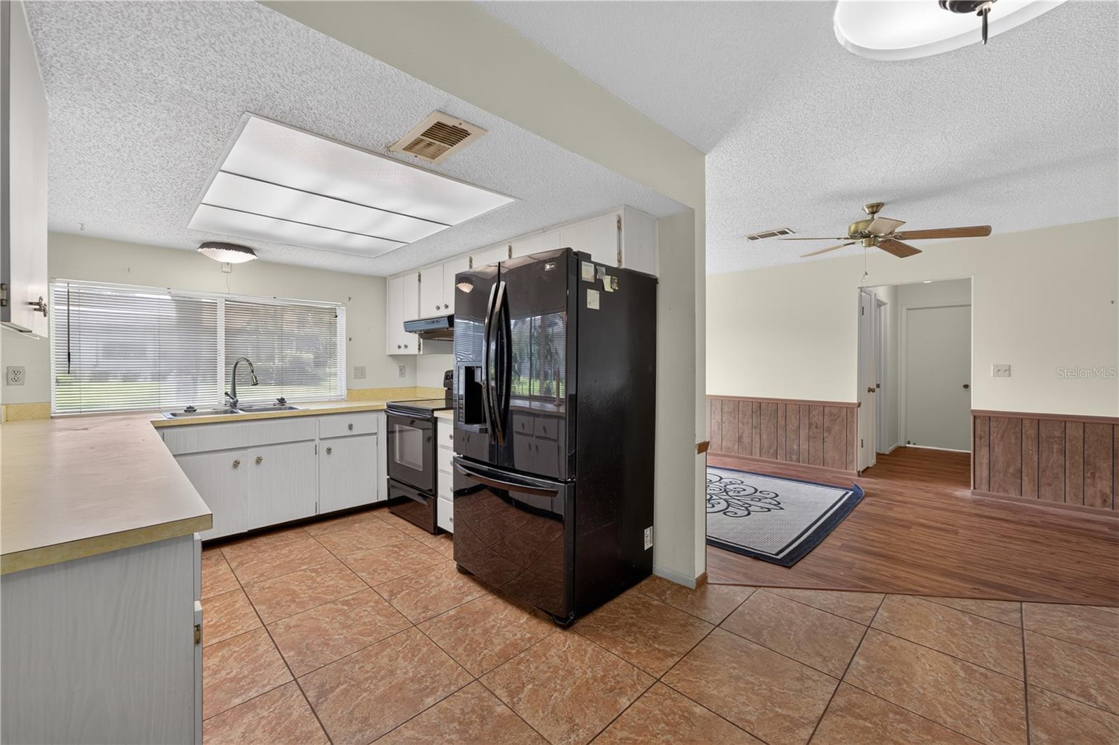 8810 SHOEMAKER LN — photo 8