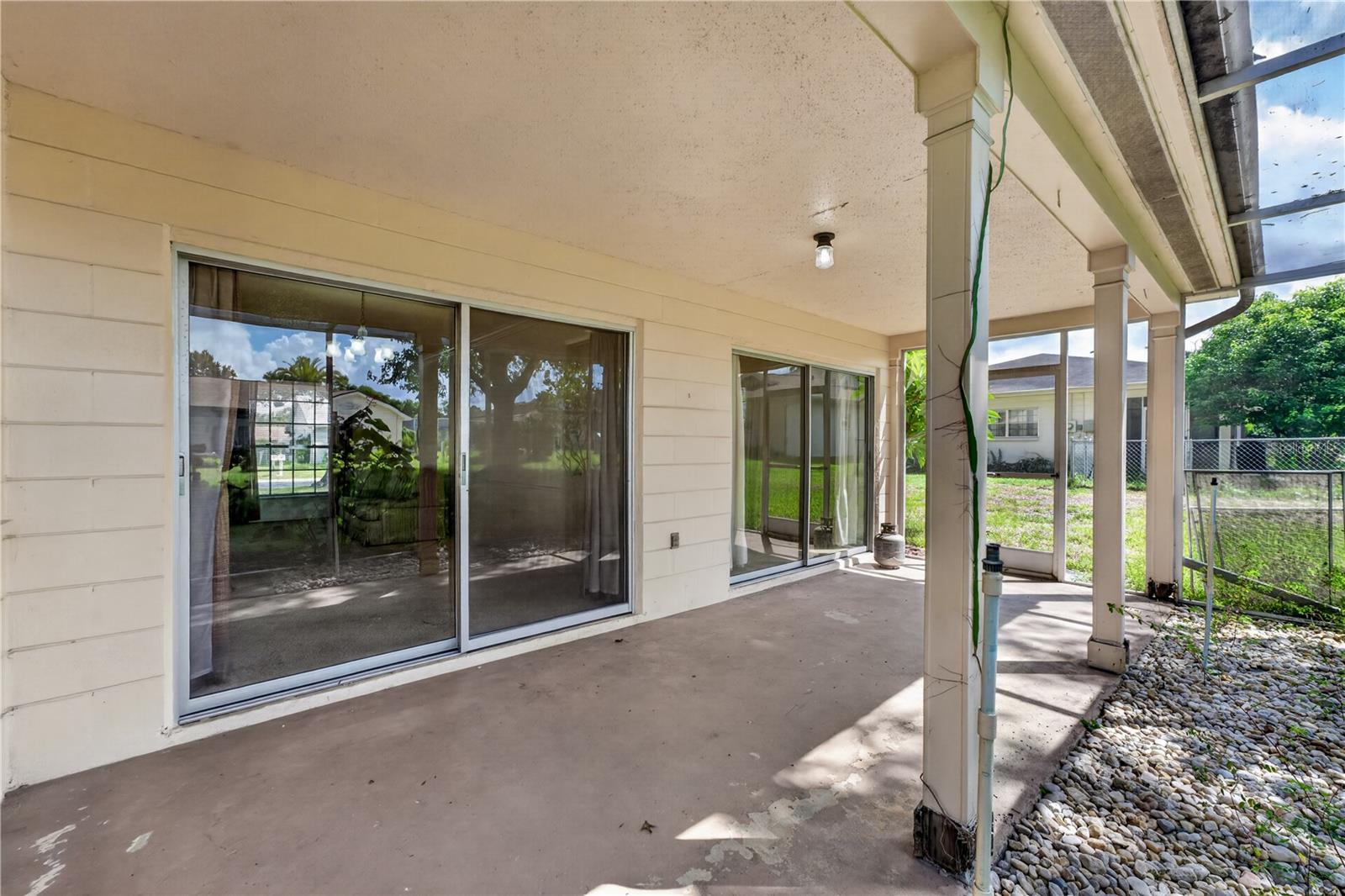 8810 SHOEMAKER LN — photo 26