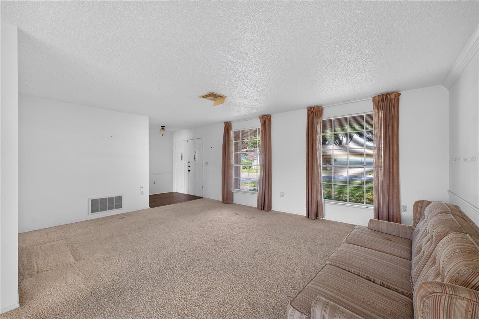 8810 SHOEMAKER LN — photo 2