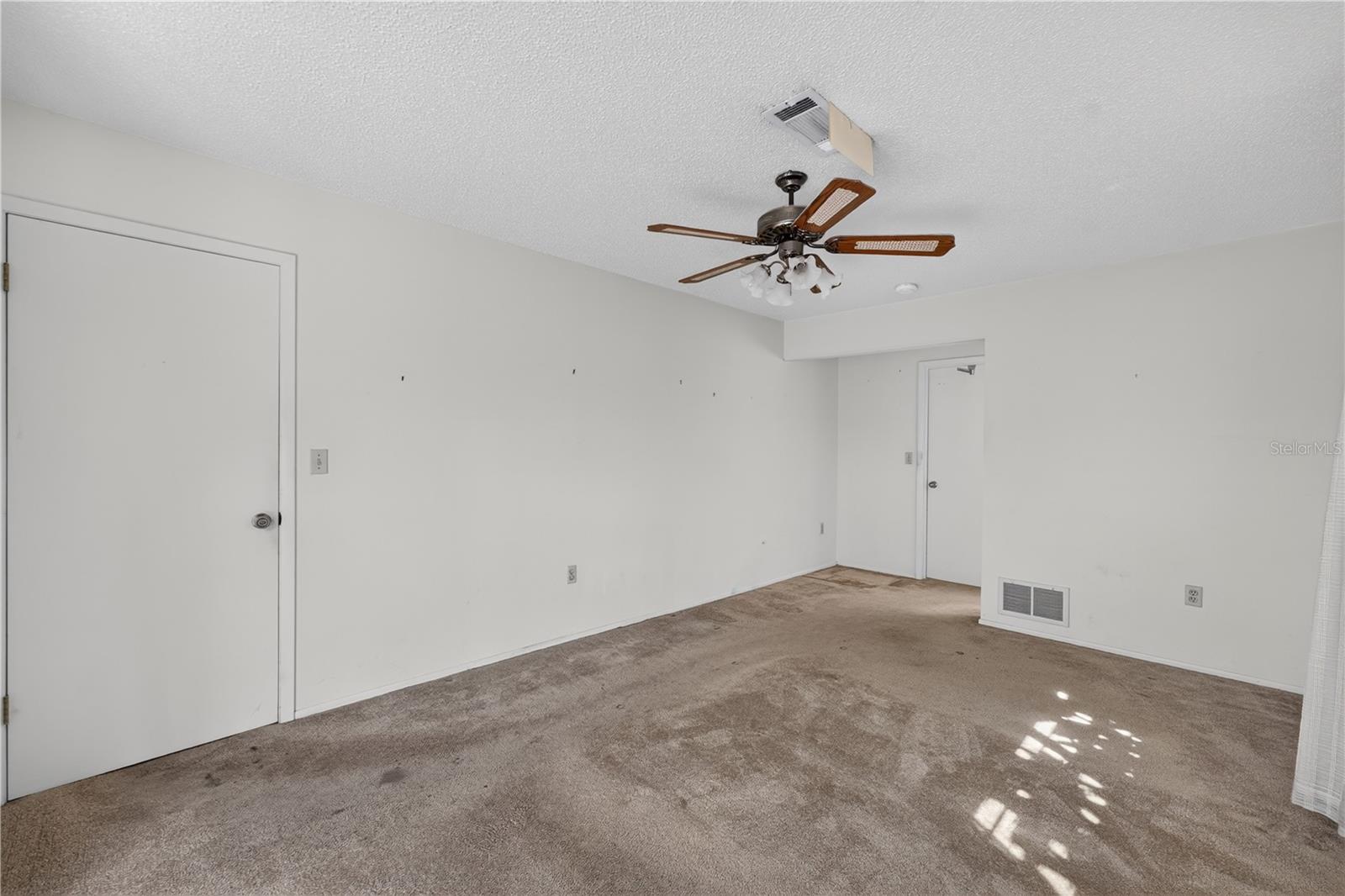 8810 SHOEMAKER LN — photo 4