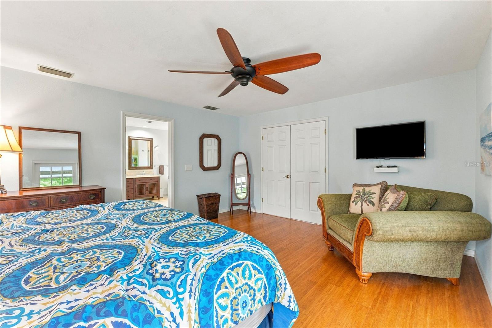 210 WOODLAND CT — photo 22