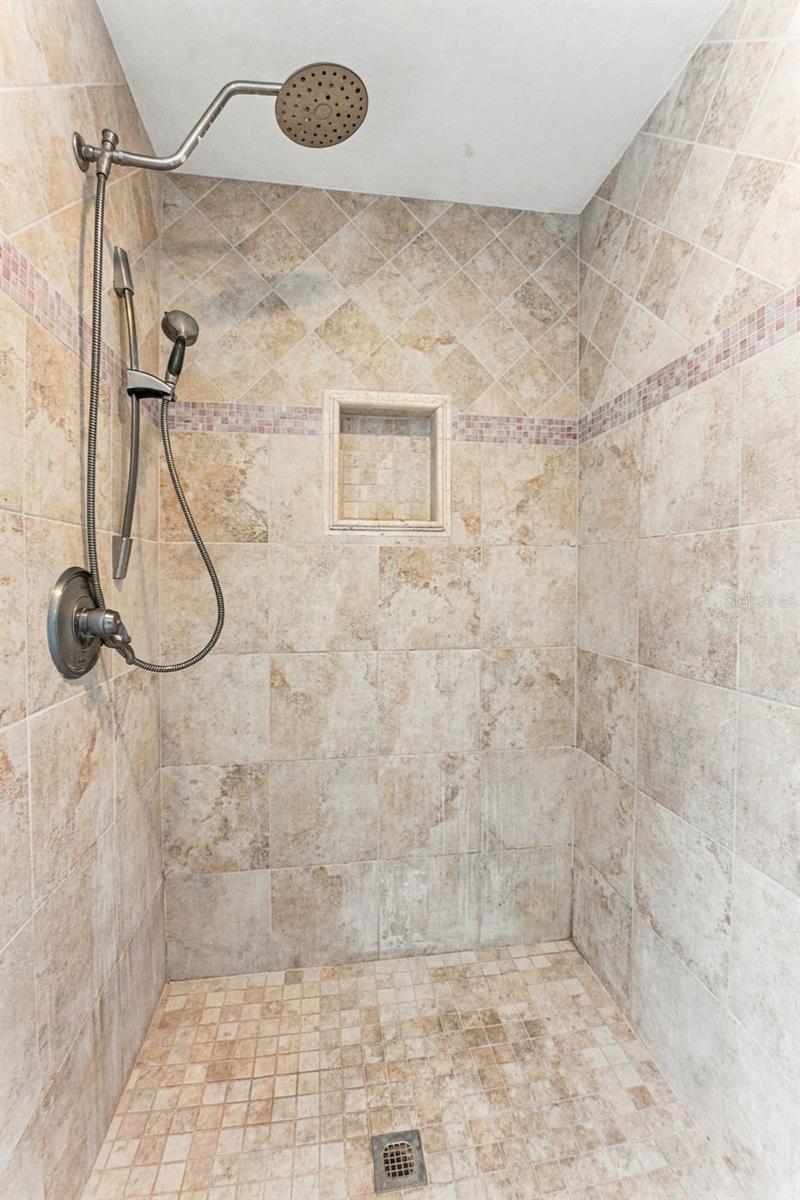 210 WOODLAND CT — photo 27