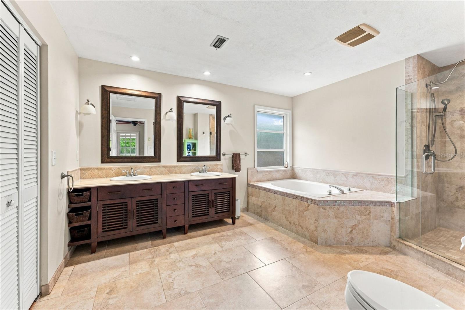 210 WOODLAND CT — photo 25