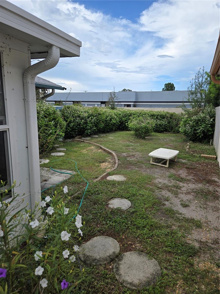 8008 LA SERENA DR — photo 24