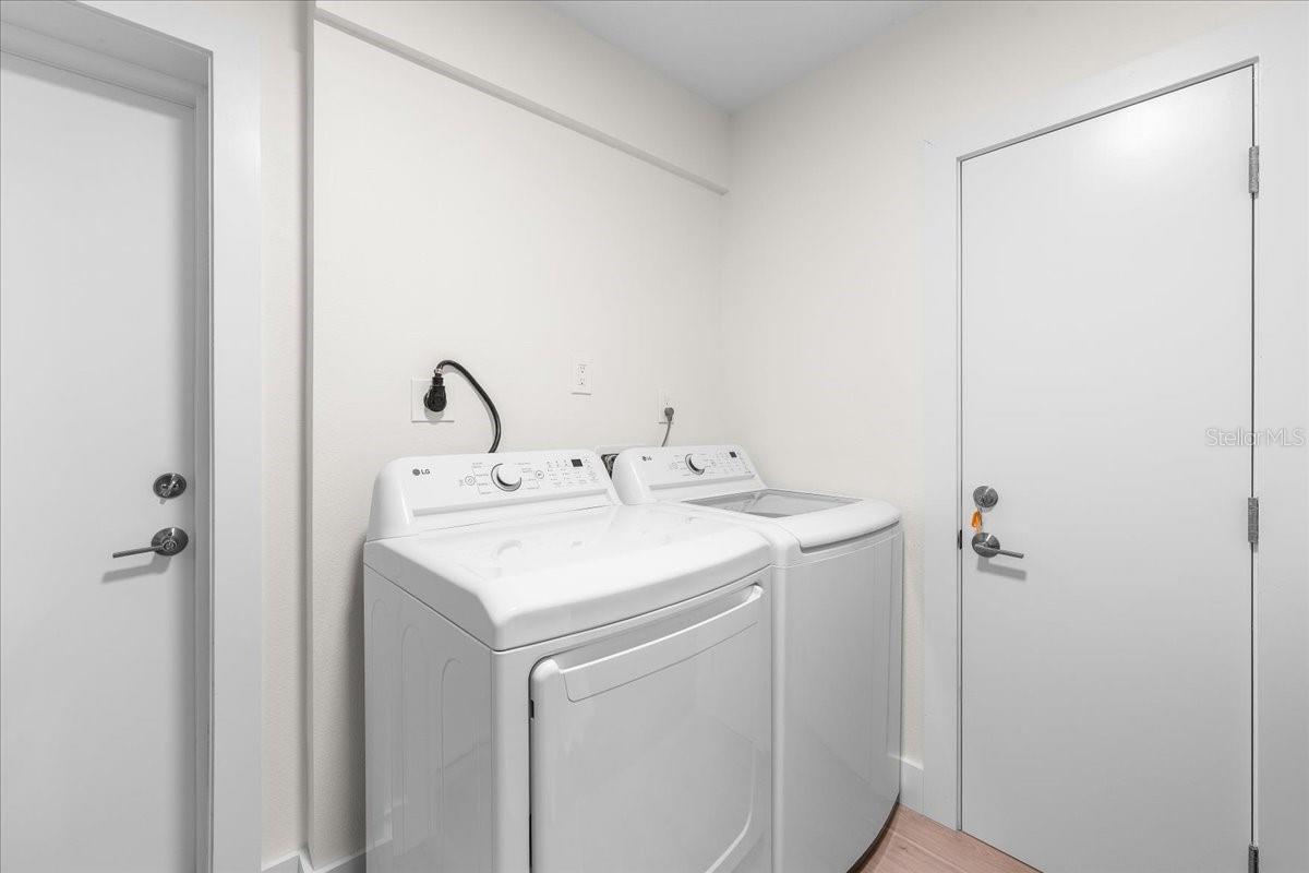 1019 MANDALAY AVE — photo 16