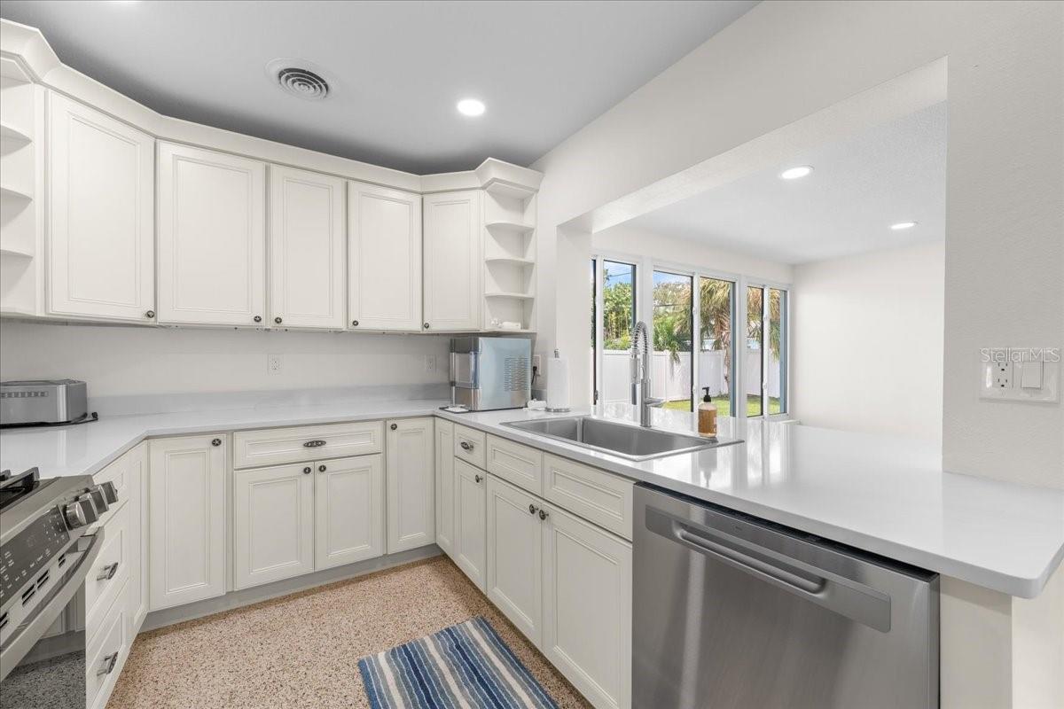1019 MANDALAY AVE — photo 13