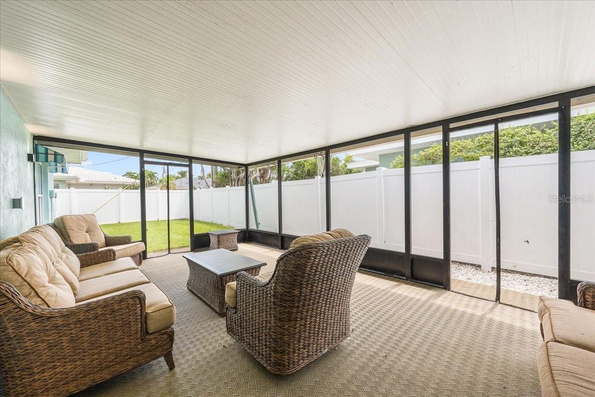 1019 MANDALAY AVE — photo 37