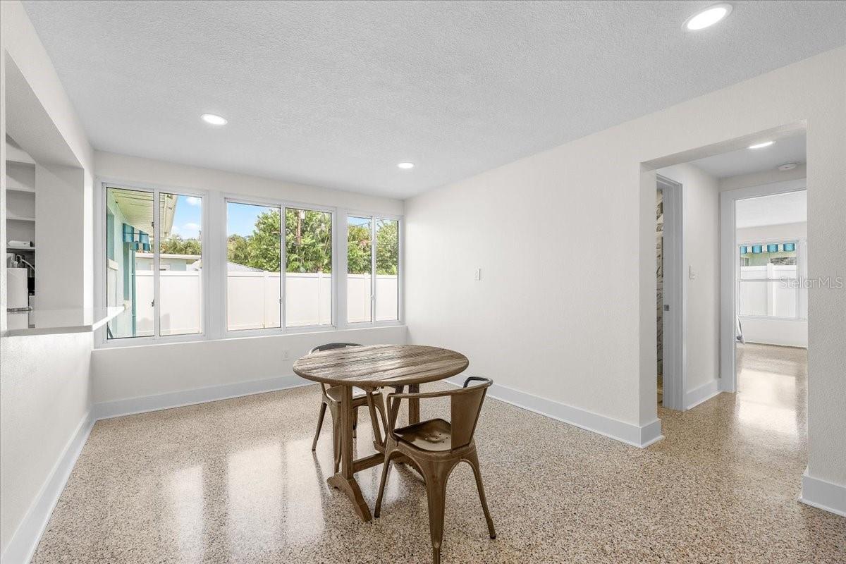 1019 MANDALAY AVE — photo 17