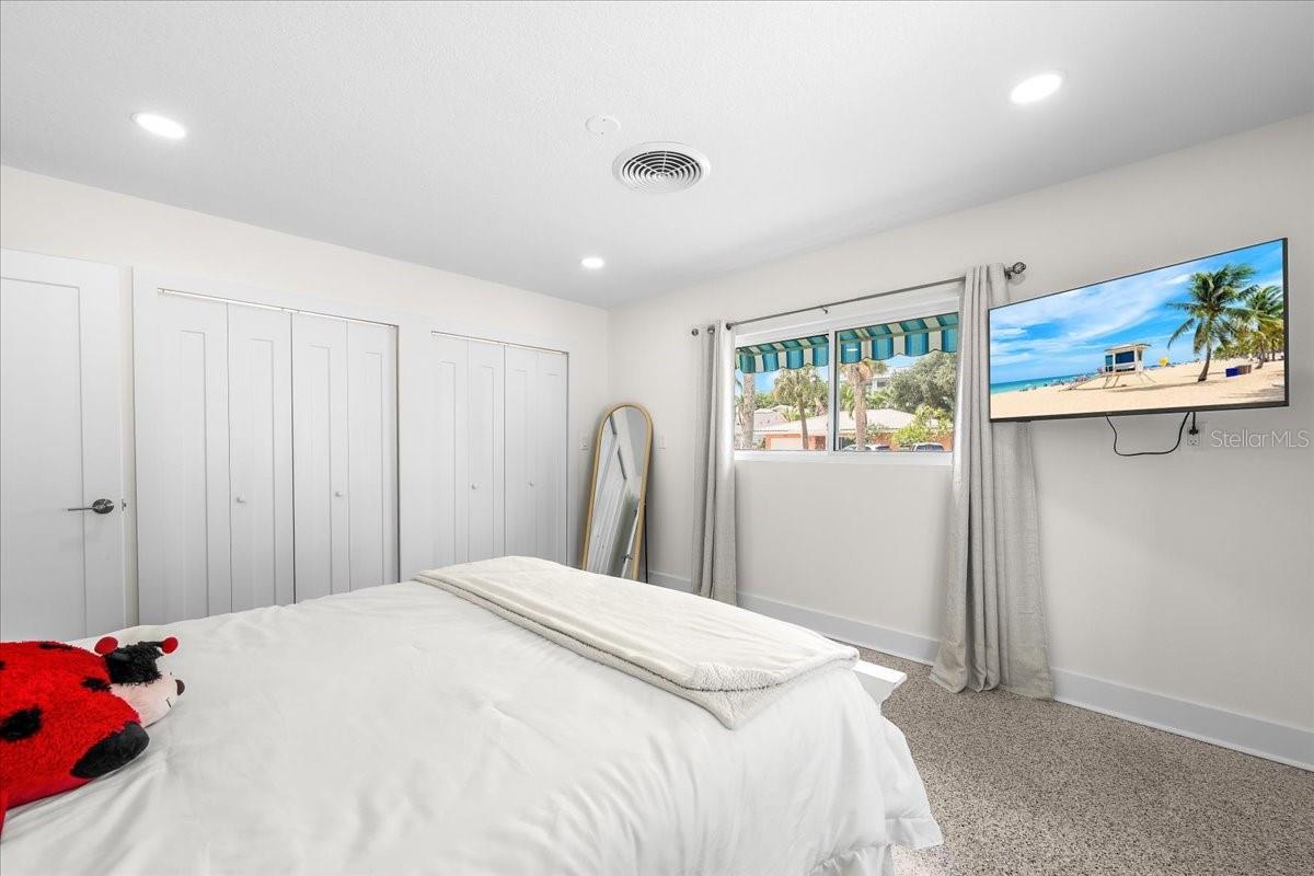 1019 MANDALAY AVE — photo 20