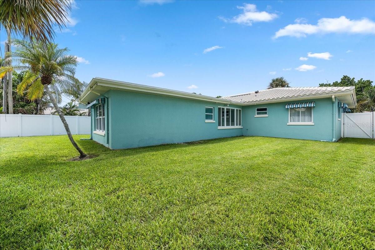 1019 MANDALAY AVE — photo 41