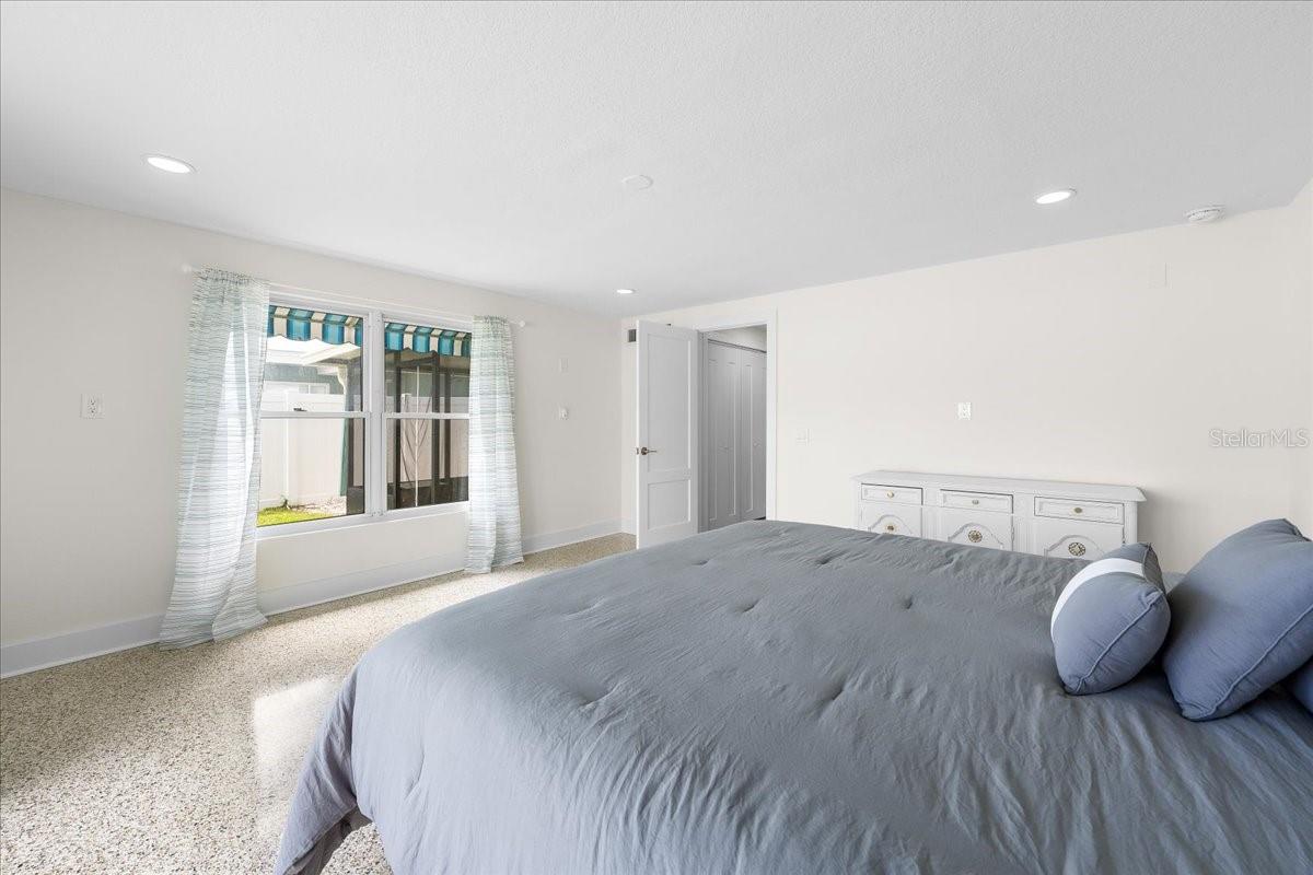 1019 MANDALAY AVE — photo 33