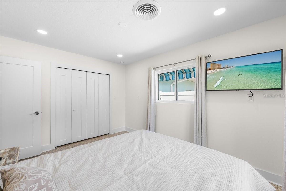 1019 MANDALAY AVE — photo 23