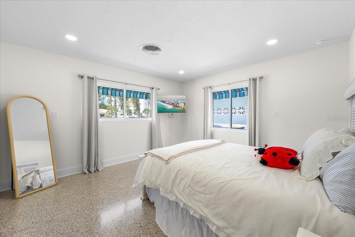 1019 MANDALAY AVE — photo 18