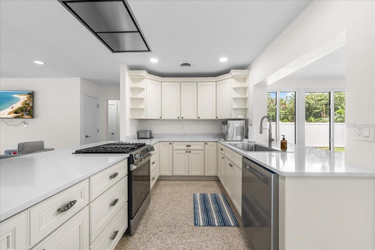 1019 MANDALAY AVE — photo 10