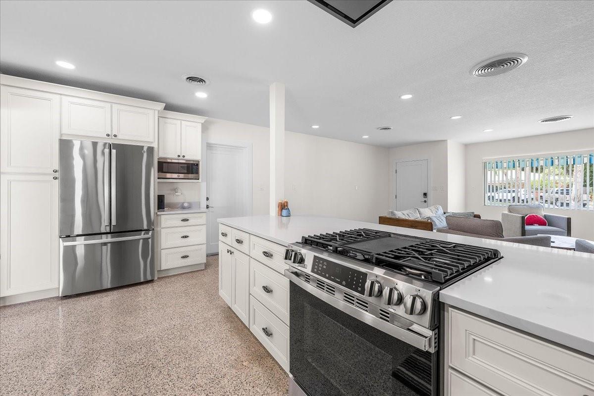 1019 MANDALAY AVE — photo 15