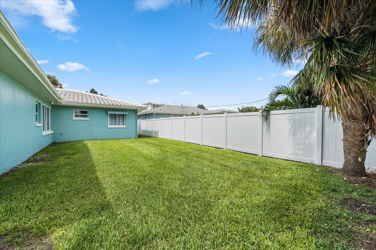 1019 MANDALAY AVE — photo 40
