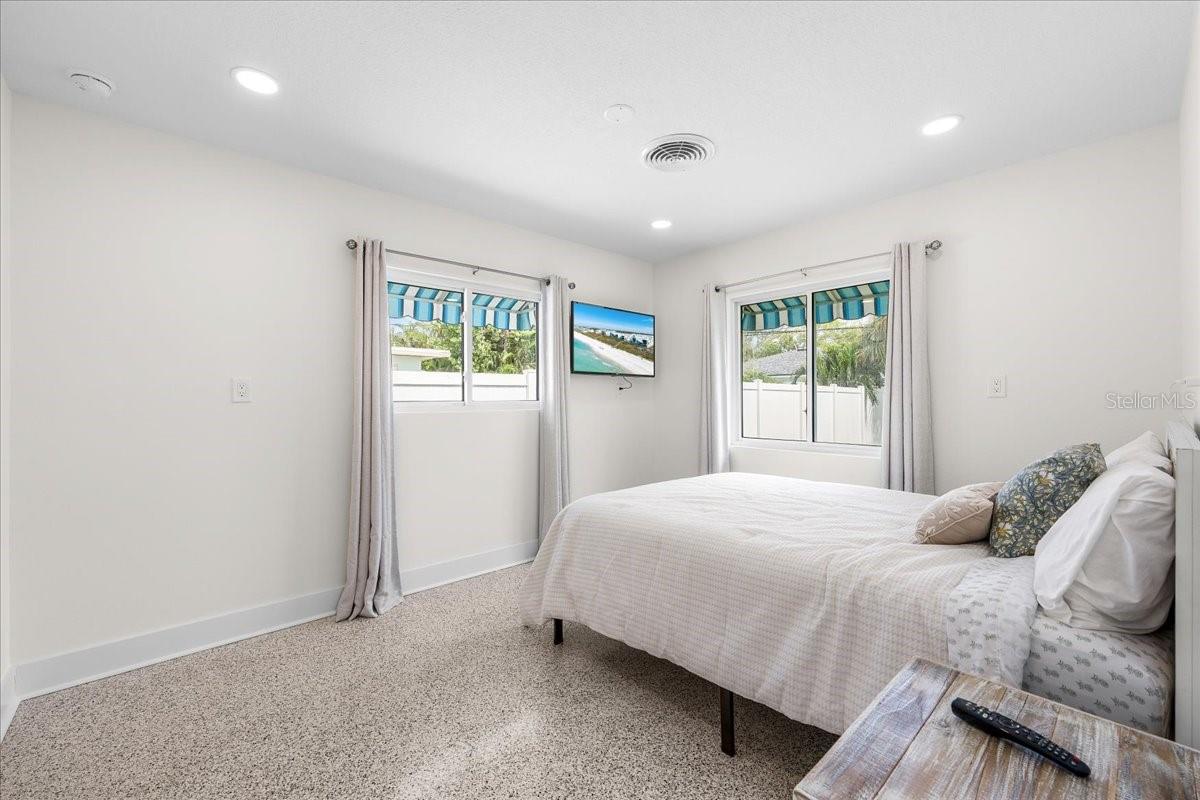 1019 MANDALAY AVE — photo 21