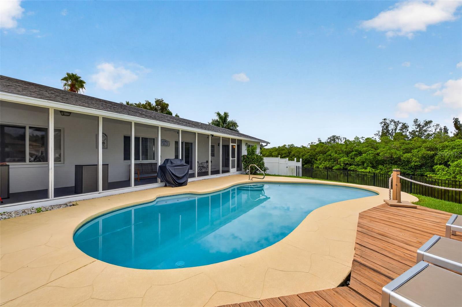 8727 BAY CREST LN — photo 33